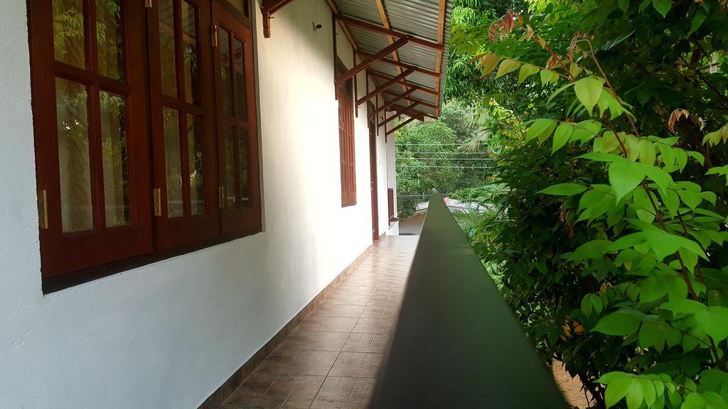 Villa Happy Home Bentota Bagian luar foto