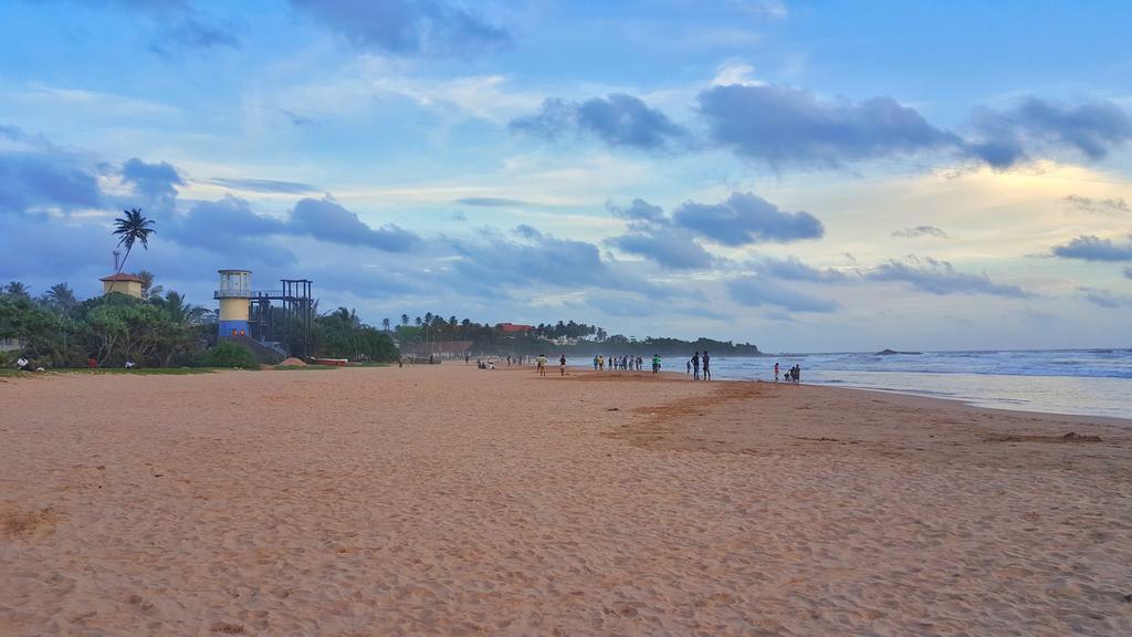 Villa Happy Home Bentota Bagian luar foto
