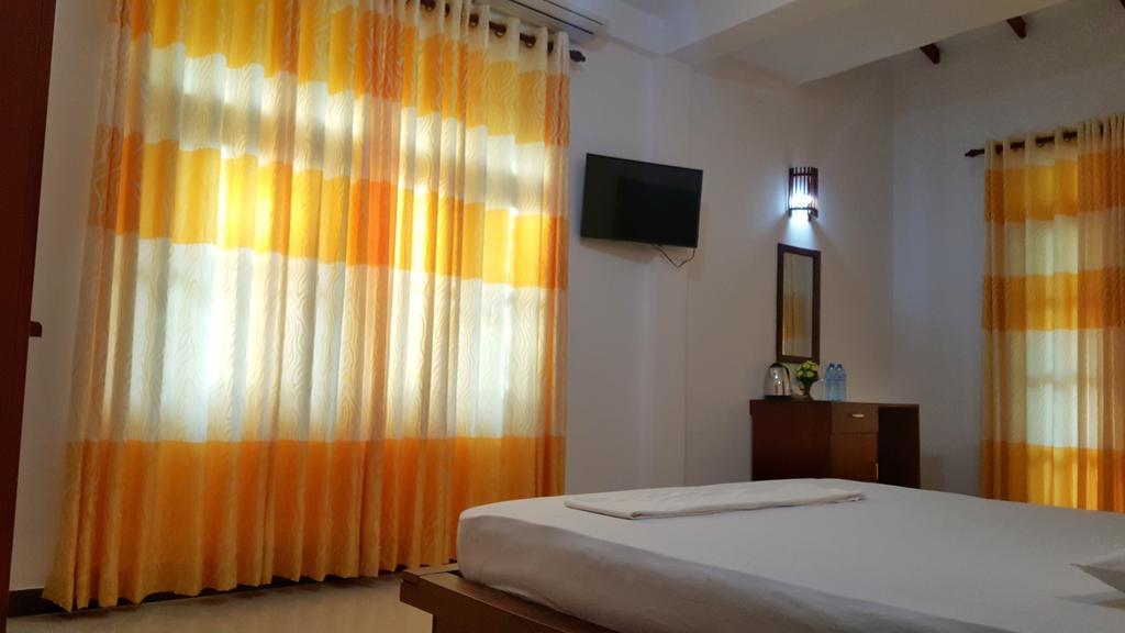 Villa Happy Home Bentota Bagian luar foto