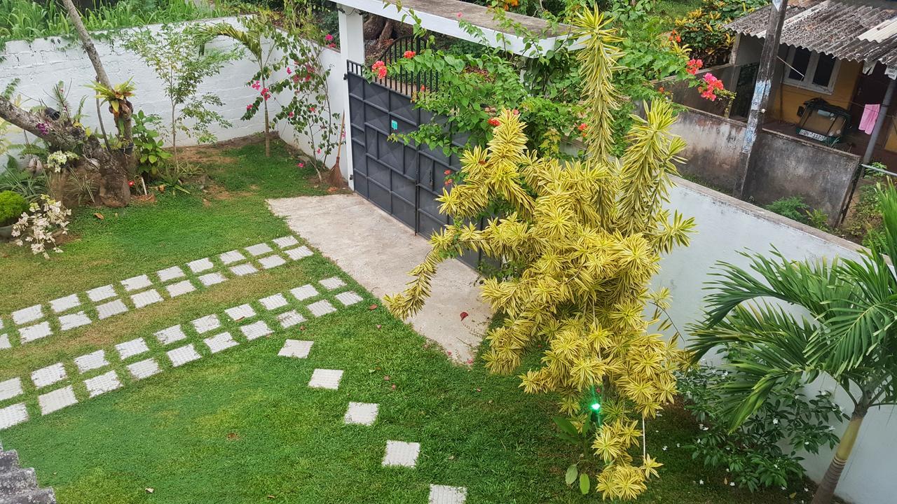 Villa Happy Home Bentota Bagian luar foto