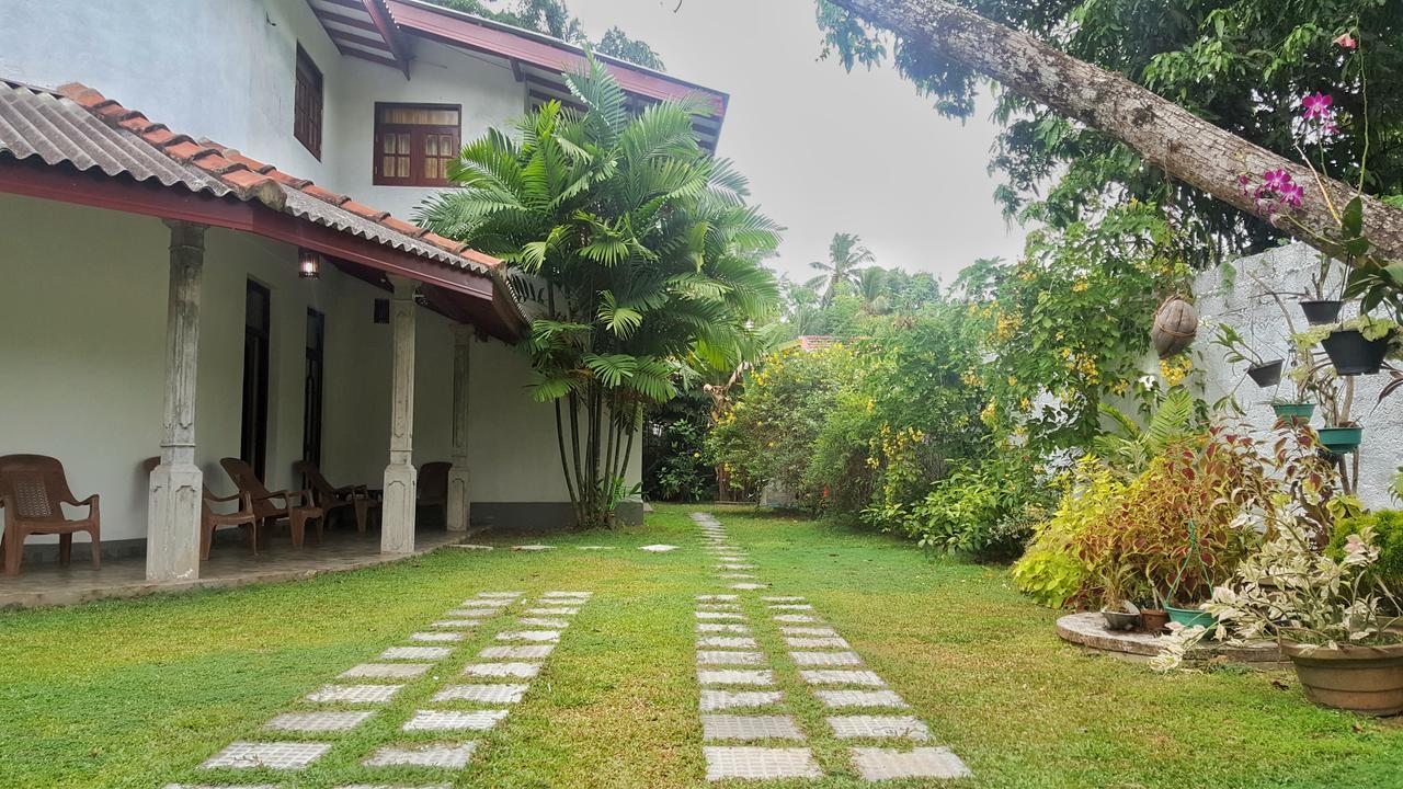 Villa Happy Home Bentota Bagian luar foto